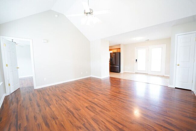 Building Photo - 134 Mustang Dr