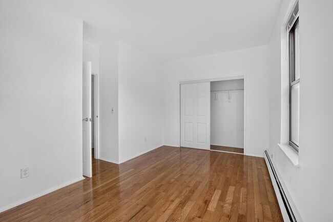 Building Photo - 540 Bramhall Ave
