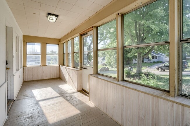 Building Photo - Great Location Close To Aksarben Village!!