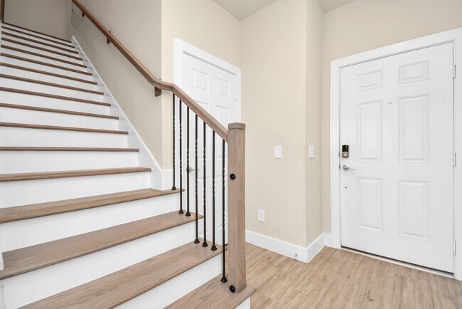 Building Photo - 1722 Summerlyn Ter Dr