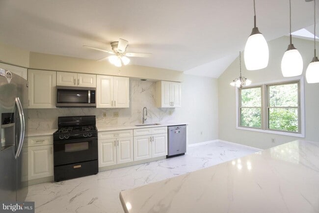 Building Photo - 1379 Gwynedale Way