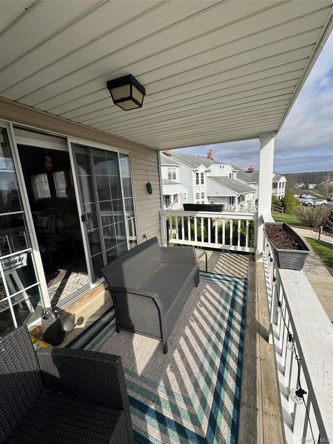 Building Photo - 17 The Knolls