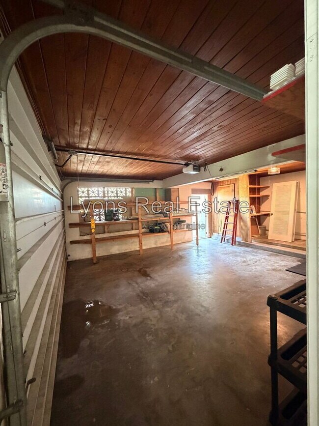 Building Photo - 10621 McGregor Blvd