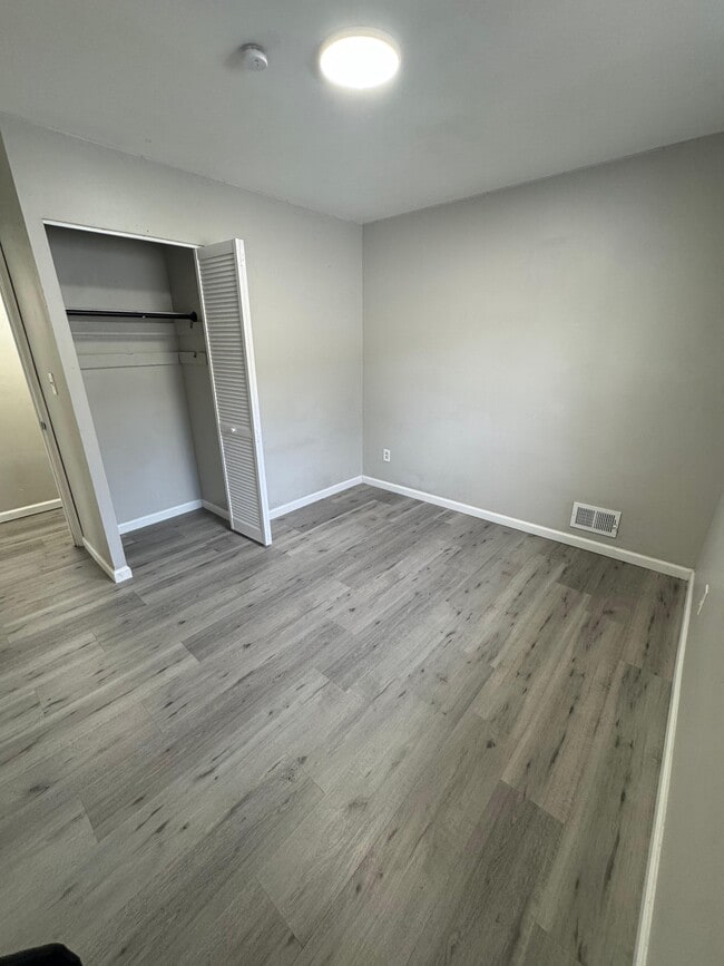 Building Photo - 5901 Roosevelt St