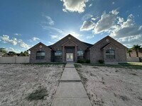 Building Photo - 302 Echo Valley Dr