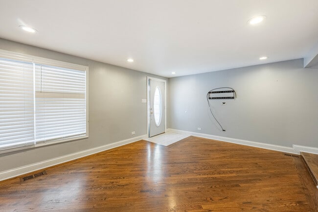 Building Photo - 8912 S Ryan Rd