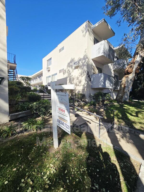 Building Photo - 345 E Tujunga Ave