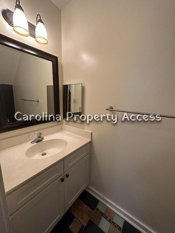 Building Photo - 213 Cedarwood Ln