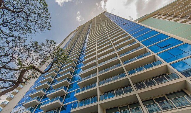 Building Photo - Kapiolani Residence - Great Location, Grea...