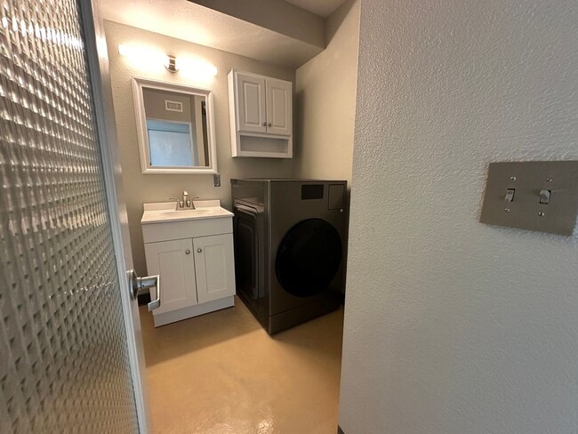 Building Photo - 280 Island Ave