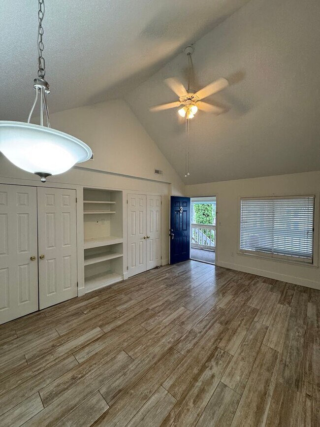 Building Photo - Large One Bedroom Across from the Beach in...