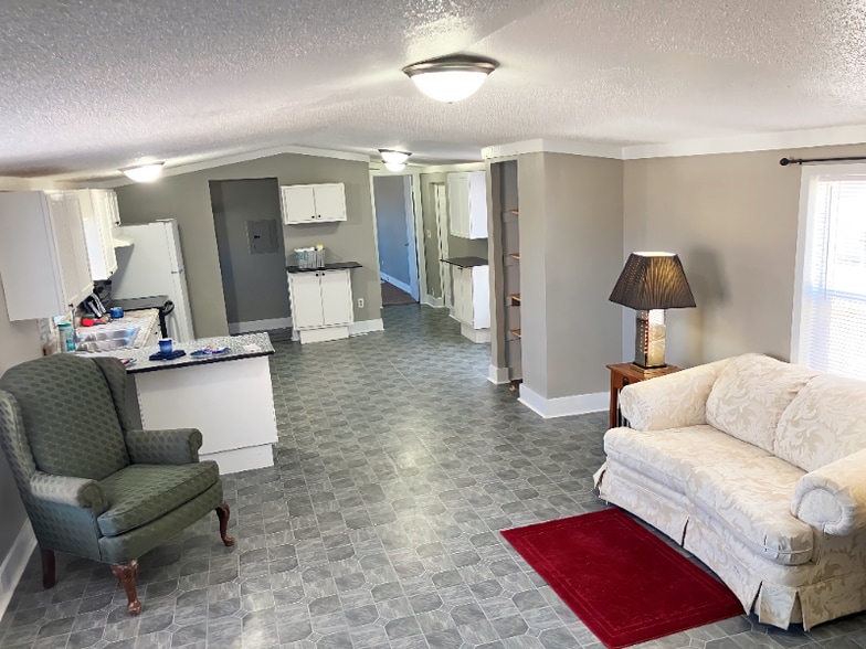 Primary Photo - 33 Village Ct