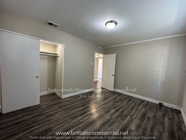 Building Photo - AVAILABLE NOW!! Charming, Spacious Single ...