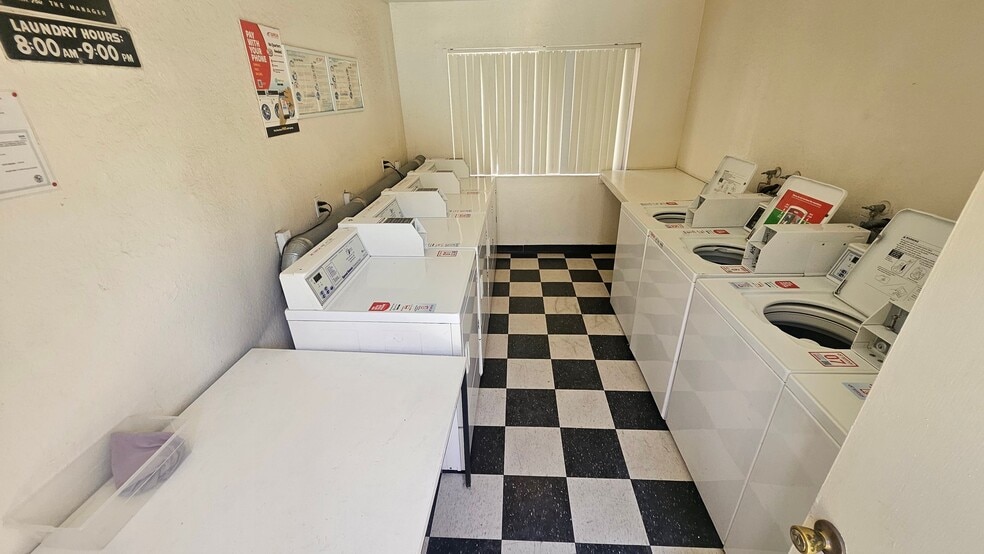 Building Photo - 18312 Collins St