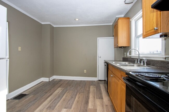 Building Photo - Two bedroom, single-family home