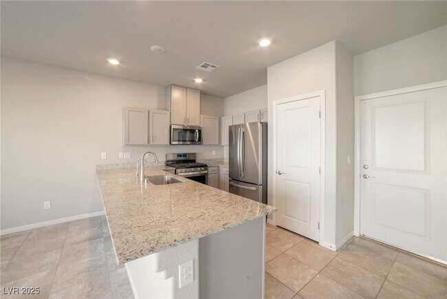 Building Photo - 7957 Rachelis St