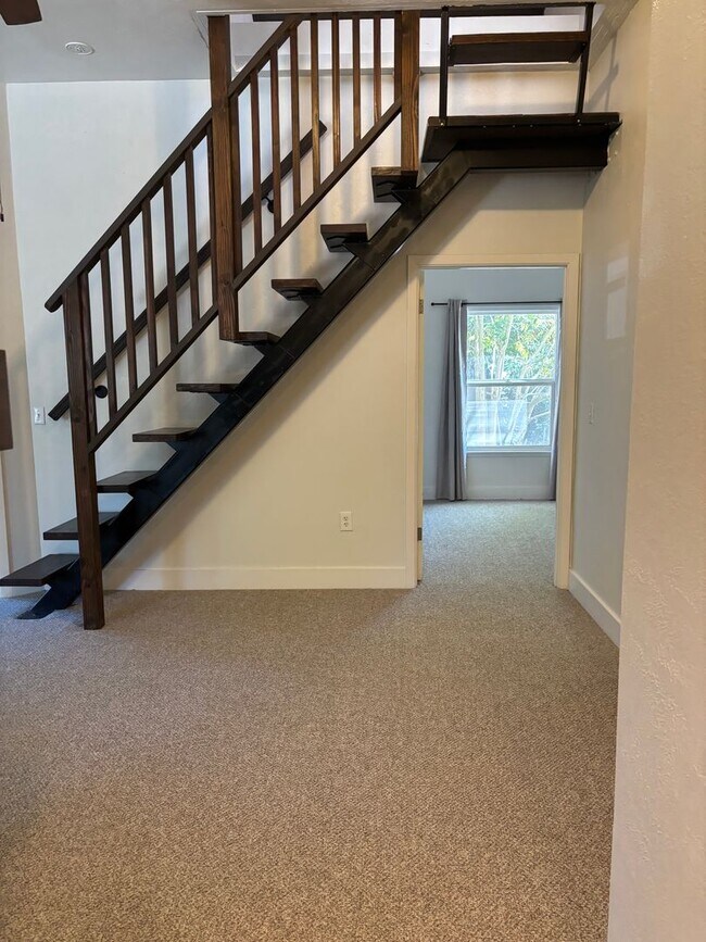 Building Photo - Charming 3 bedroom 2 bath home Sebastopol!!