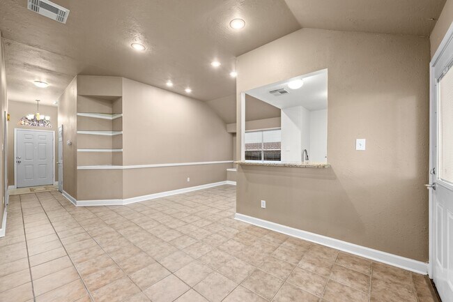 Building Photo - 12130 La Salle Oaks