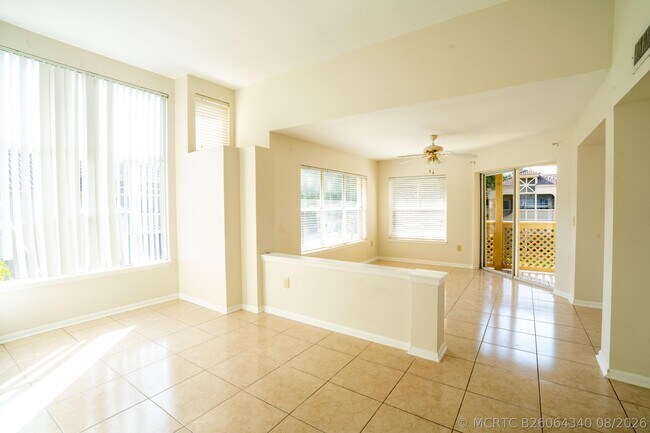 Building Photo - 4791 Via Palm Lakes
