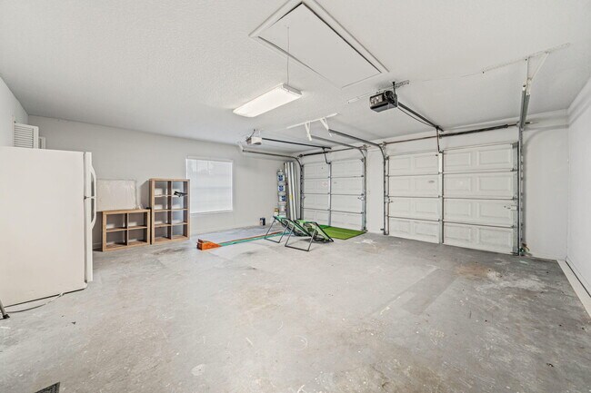 Building Photo - 13571 Jonquil Pl