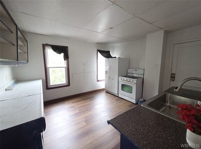 Building Photo - 1037 Walden Ave