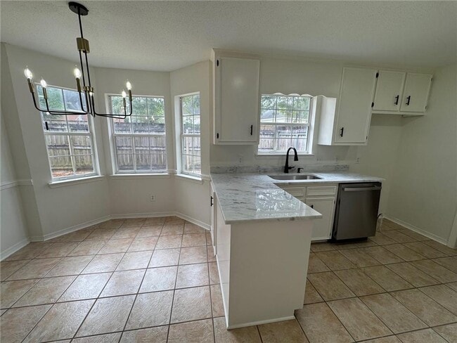 Building Photo - 1117 Pinemont Dr