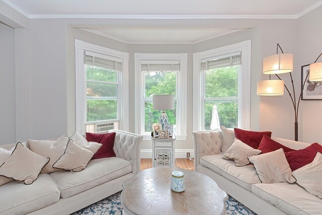 Building Photo - 2 Elm St