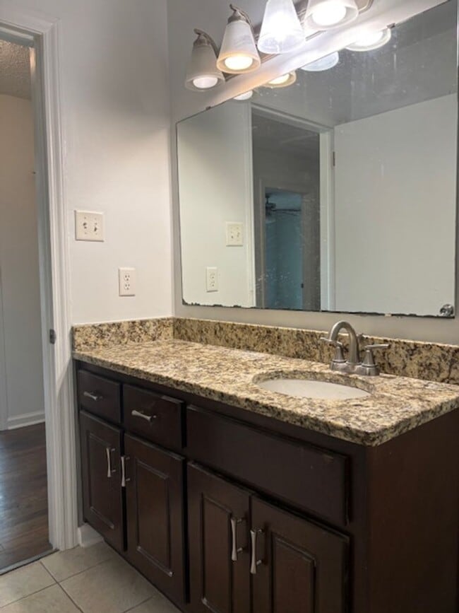 Building Photo - Welcome to this charming 3-bedroom, 1-bathroom home located in the city of Columbus, GA.