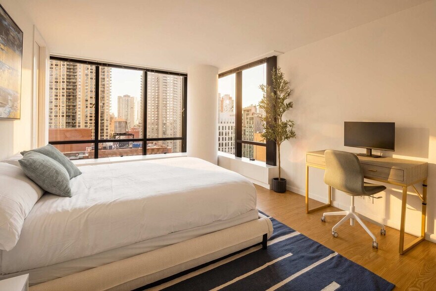 Building Photo - 525 E 72nd St