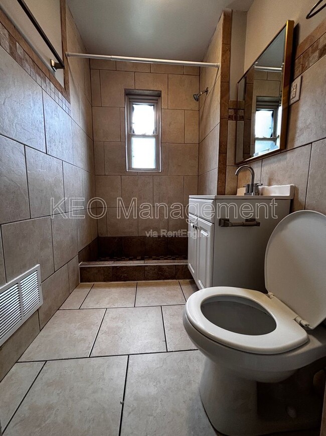 Building Photo - 231 E Xenia Dr