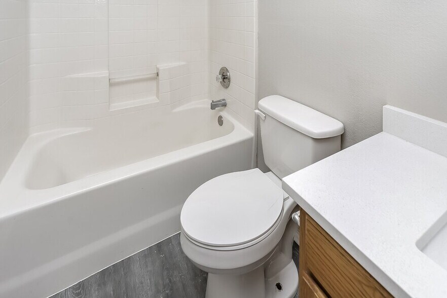 Building Photo - 8757 Garden Springs Dr