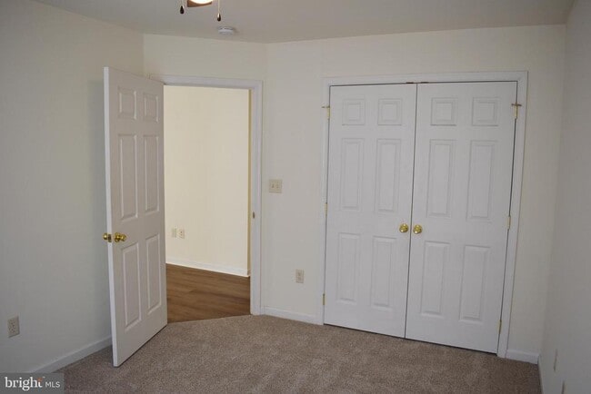 Building Photo - 2741 Roosevelt Dr