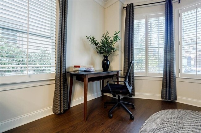 Building Photo - 470 Hamilton St SE