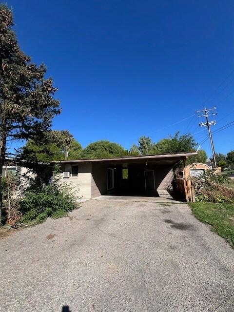 Building Photo - 2 bed 1 bath duplex Garden City!