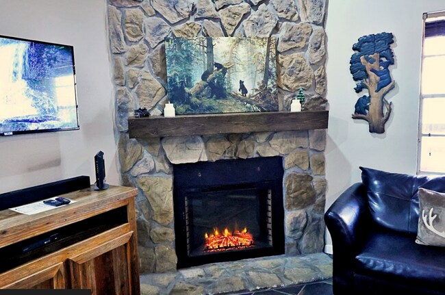 Building Photo - MOVE IN READY