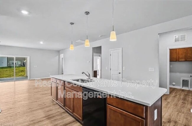 Building Photo - 534 Raspberry Hl Dr