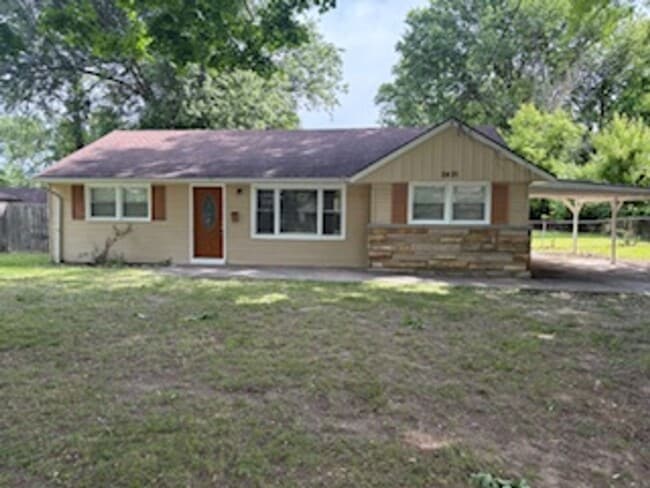 Building Photo - Cute 3 Bedroom, 1.5 Bathroom Home