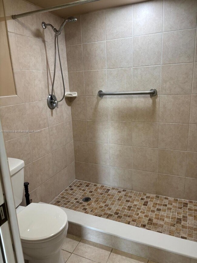 Building Photo - 2633 SE 20th Ct