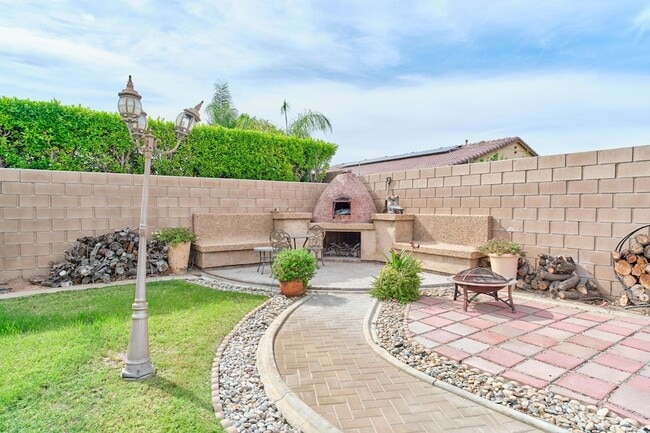 Building Photo - 82950 Vincent Dr