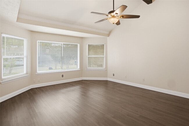 Building Photo - 3223 S Briar Knoll Dr