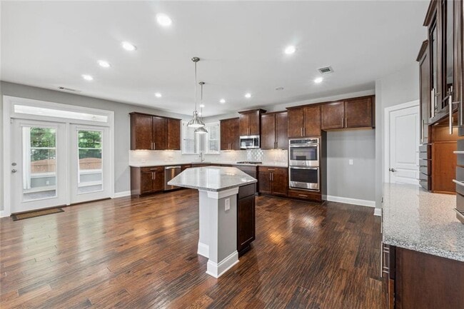 Building Photo - 655 Bell Creek Rd