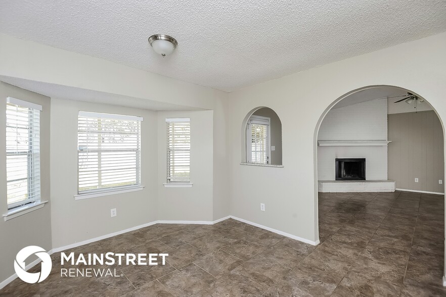 Building Photo - 8805 Main St