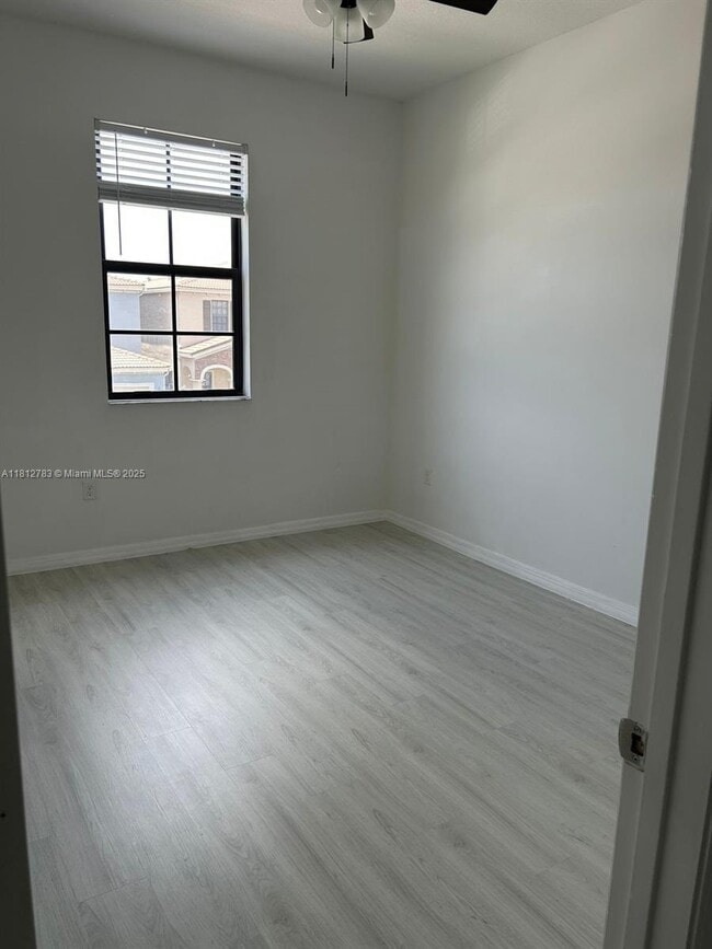 Building Photo - 655 NE 191st St