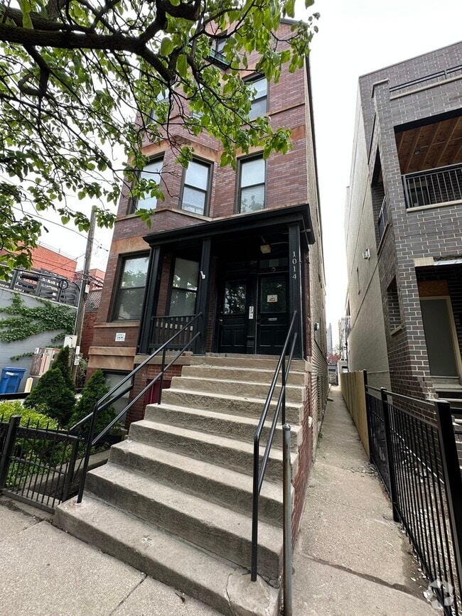 Building Photo - 1014 N Hermitage Ave