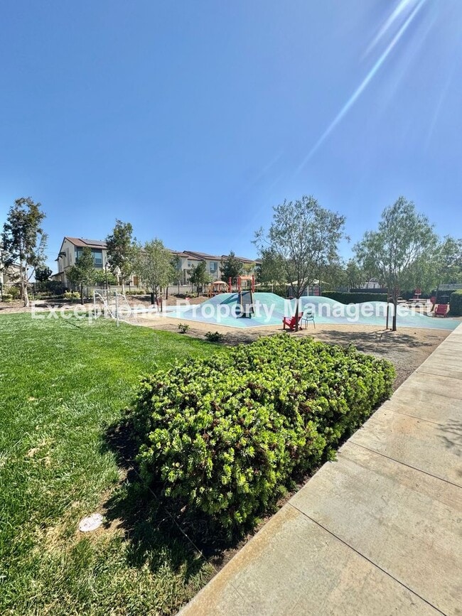 Building Photo - Ready to move in 3 bed 3 bath home!