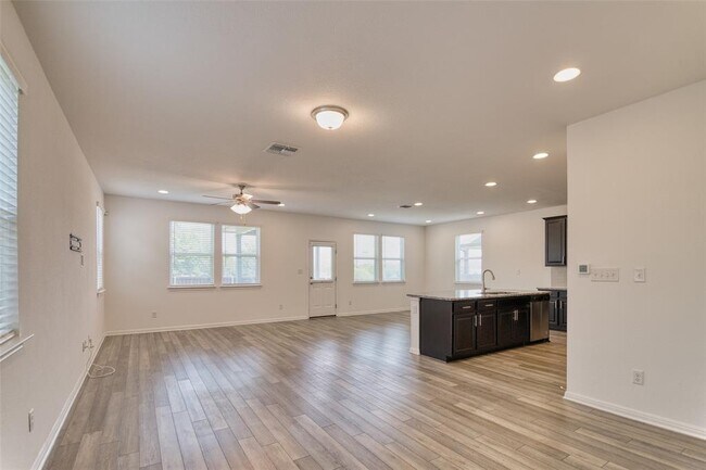 Building Photo - 3201 E College Park Dr