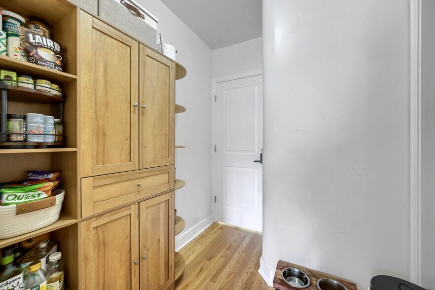 Building Photo - 3305 N Clay St