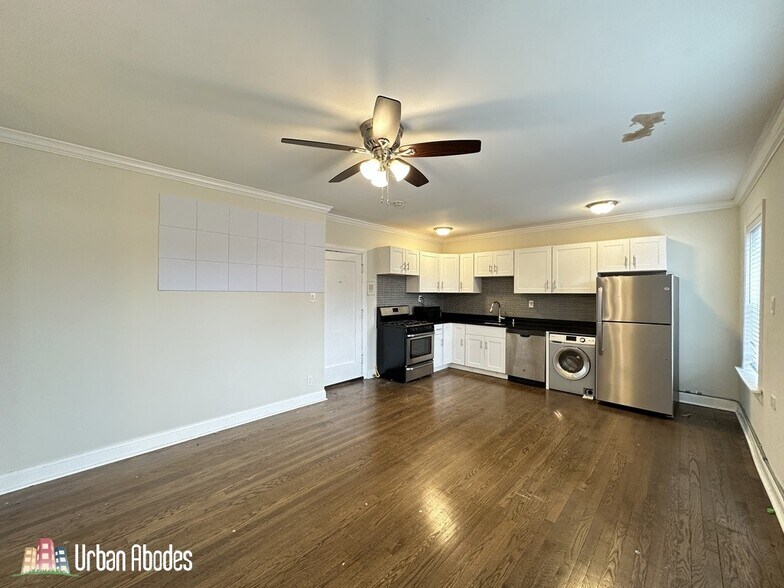 Building Photo - 2133 N Dayton St