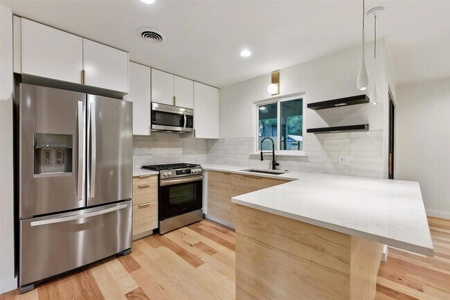 Building Photo - 11900 Dove Haven Dr