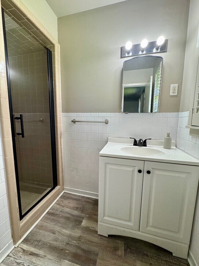 Building Photo - "Charming 3-Bedroom Gem with 2 Full Baths on 54th Street – Spacious 1,725 Sq Ft Haven in Lubbock!"